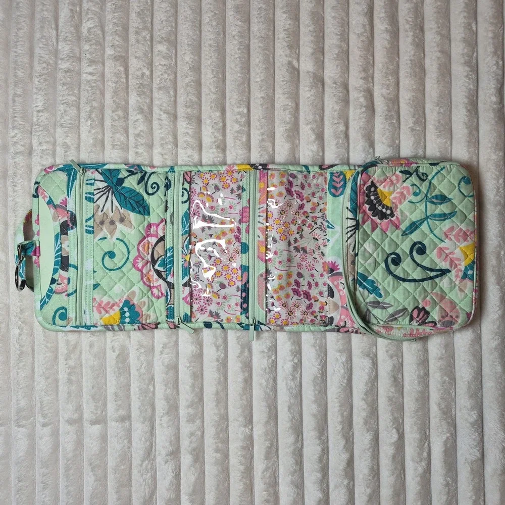 Vera Bradley Mint Flowers hanging quilted travel toiletry cosmetic bag